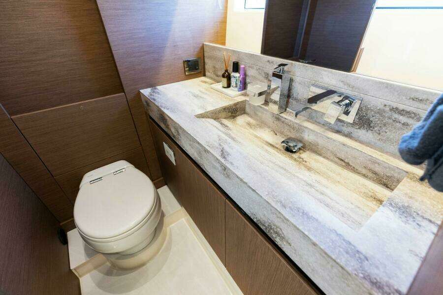 2021 X70 Prestige - Infinity - VIP Head