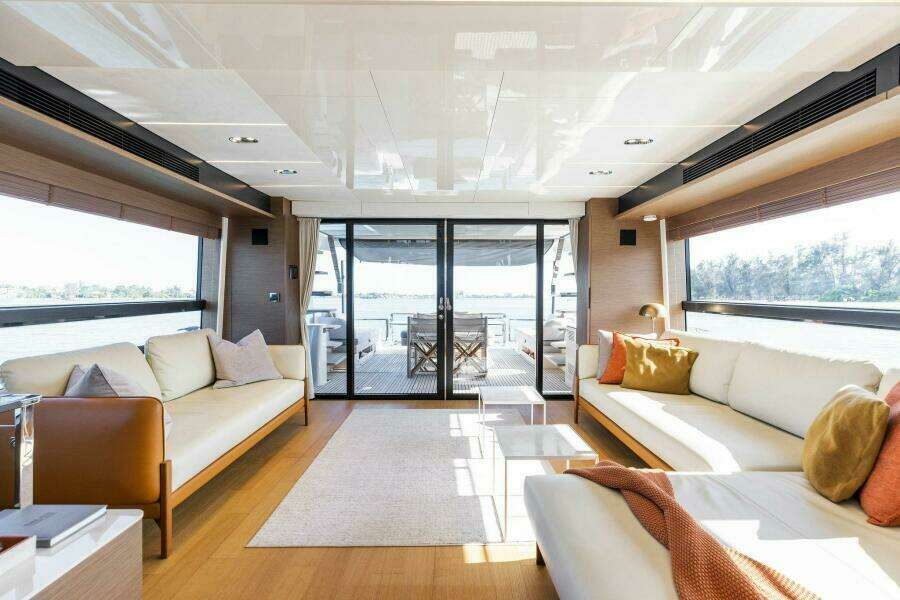 2021 X70 Prestige - Infinity - Salon