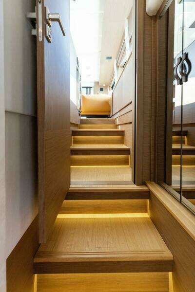 2021 X70 Prestige - Infinity - Companionway