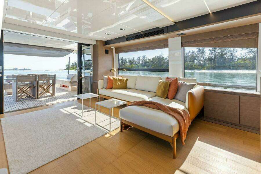 2021 X70 Prestige - Infinity - Salon