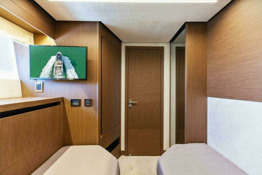 2021 X70 Prestige - Infinity - Guest Stateroom