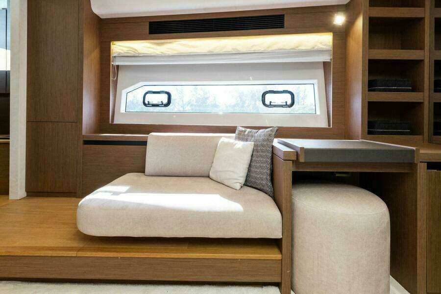 2021 X70 Prestige - Infinity - Master Stateroom