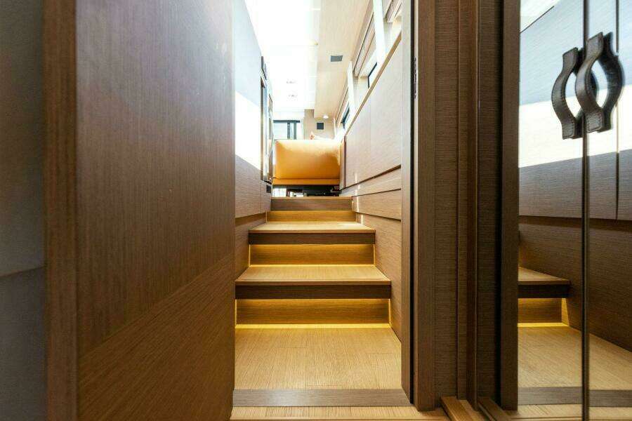 2021 X70 Prestige - Infinity - Companionway 