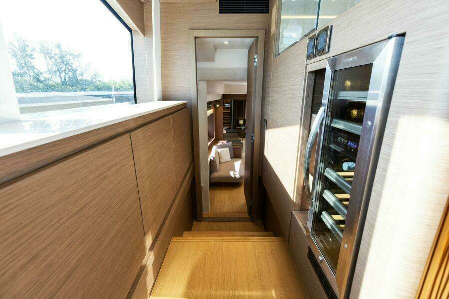 2021 X70 Prestige - Infinity - Galley