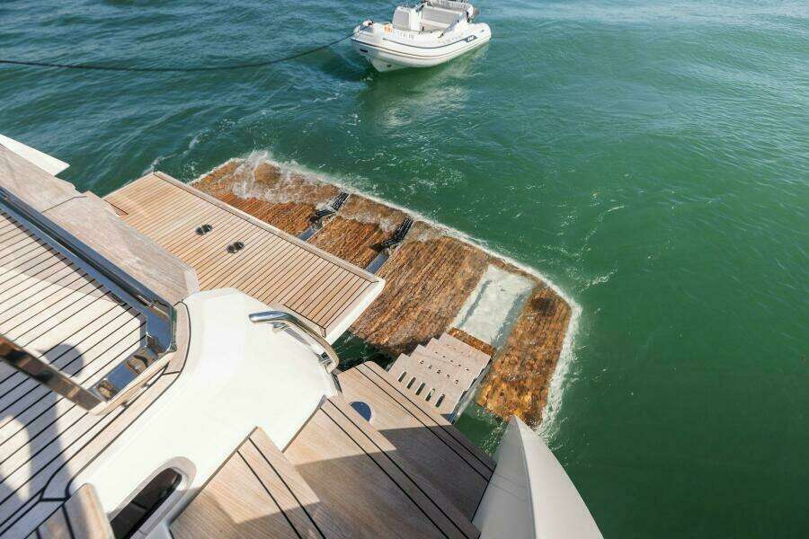 2021 X70 Prestige - Infinity - Swim Platform