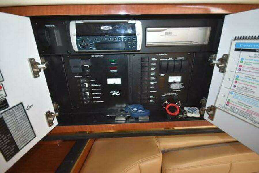 New Listing  31ft Sea Ray Yacht For Sale