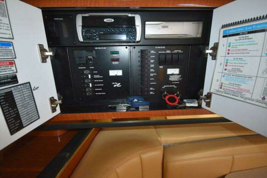 New Listing  31ft Sea Ray Yacht For Sale