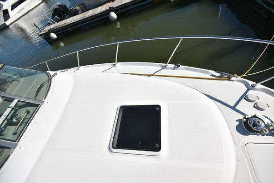 New Listing  31ft Sea Ray Yacht For Sale