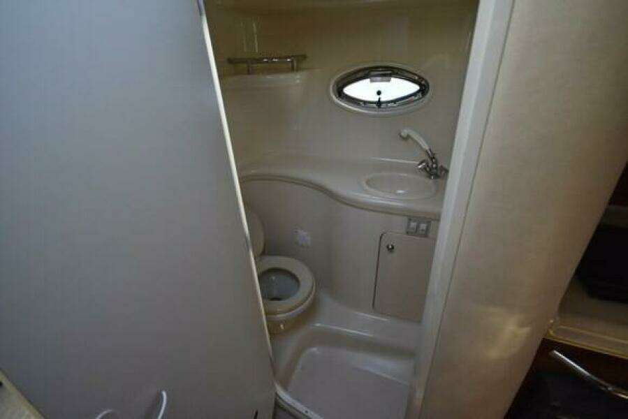 New Listing  31ft Sea Ray Yacht For Sale