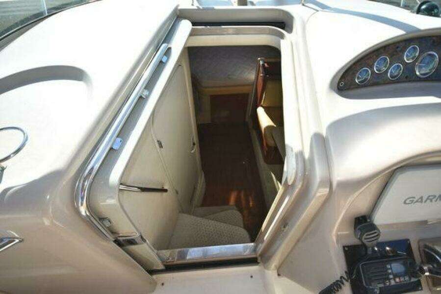New Listing  31ft Sea Ray Yacht For Sale