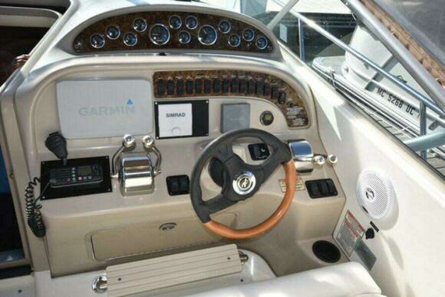 New Listing  31ft Sea Ray Yacht For Sale