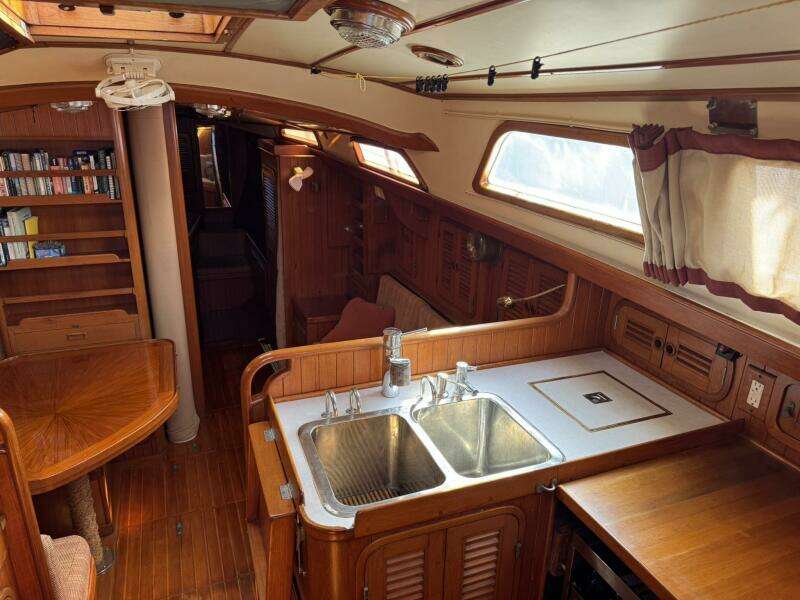 Passport 42ft Tayana Yacht For Sale