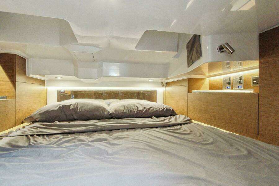 Velocity 35ft Jeanneau Yacht For Sale
