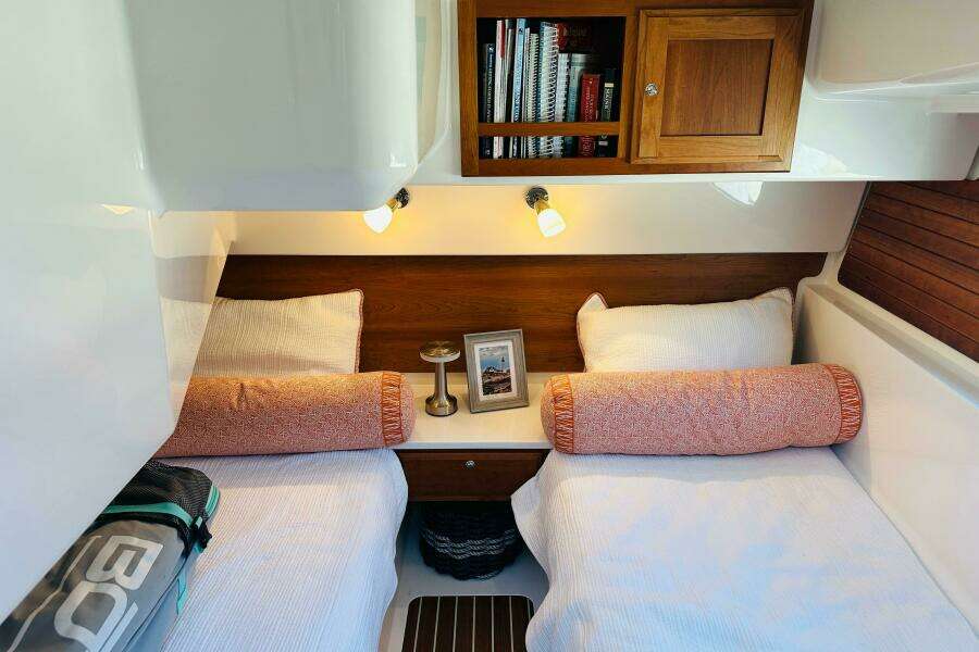 JOMO 39ft Back Cove Yacht For Sale