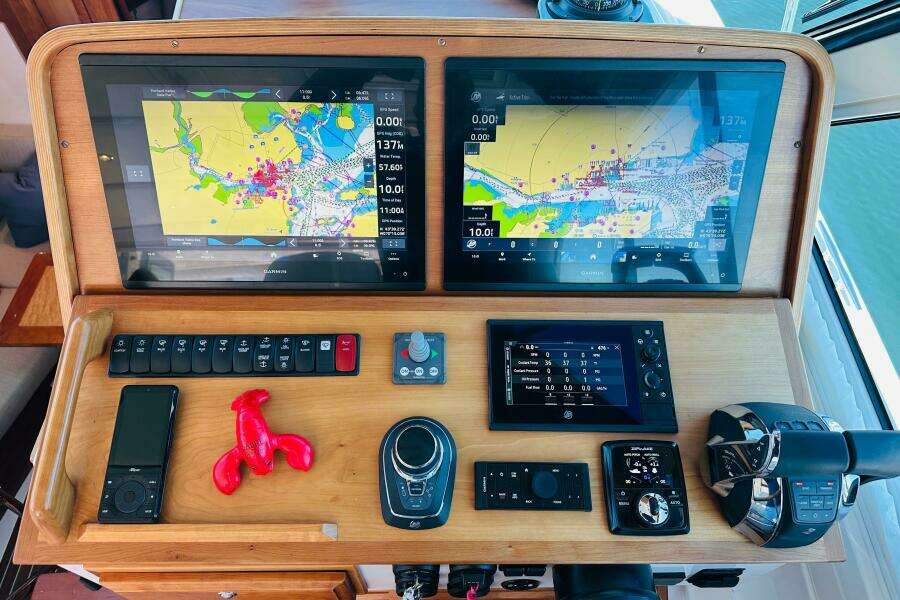 JOMO 39ft Back Cove Yacht For Sale