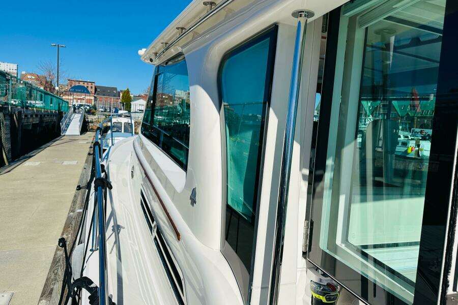 JOMO 39ft Back Cove Yacht For Sale