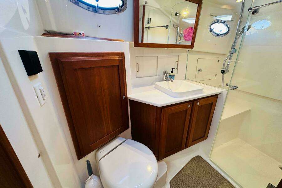 JOMO 39ft Back Cove Yacht For Sale