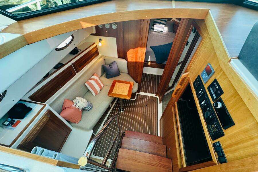JOMO 39ft Back Cove Yacht For Sale