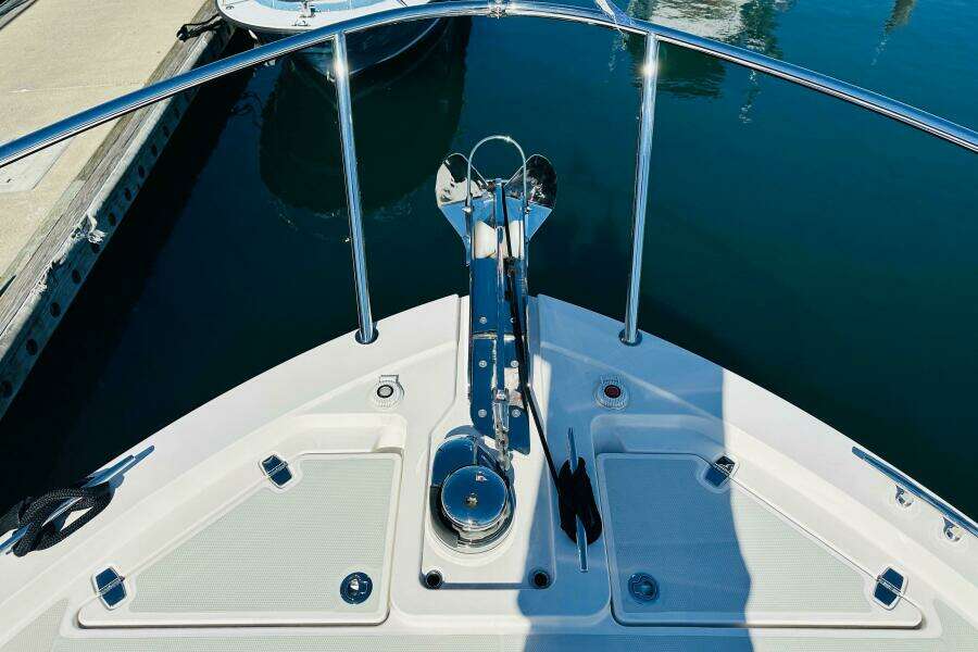 JOMO 39ft Back Cove Yacht For Sale