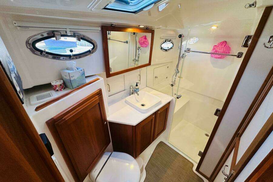 JOMO 39ft Back Cove Yacht For Sale