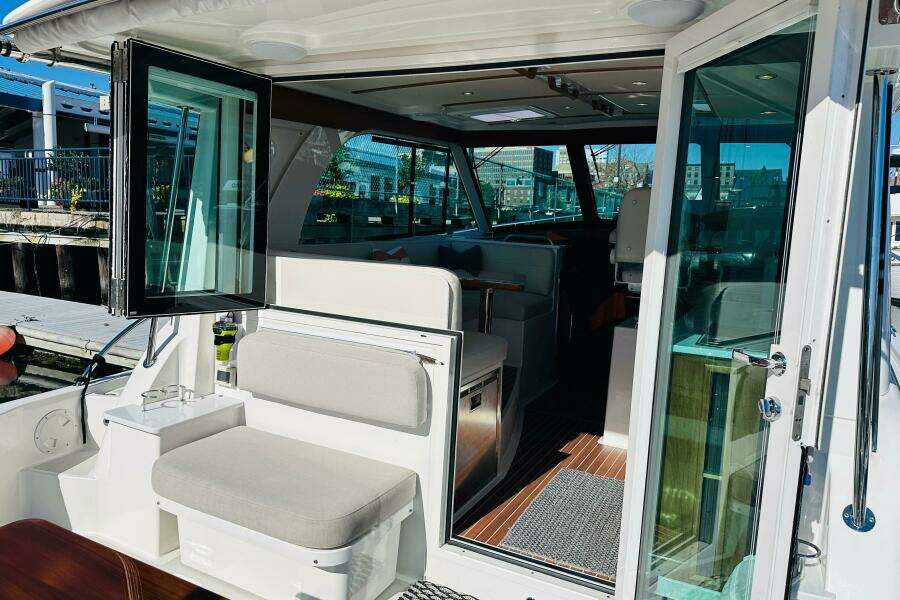 JOMO 39ft Back Cove Yacht For Sale