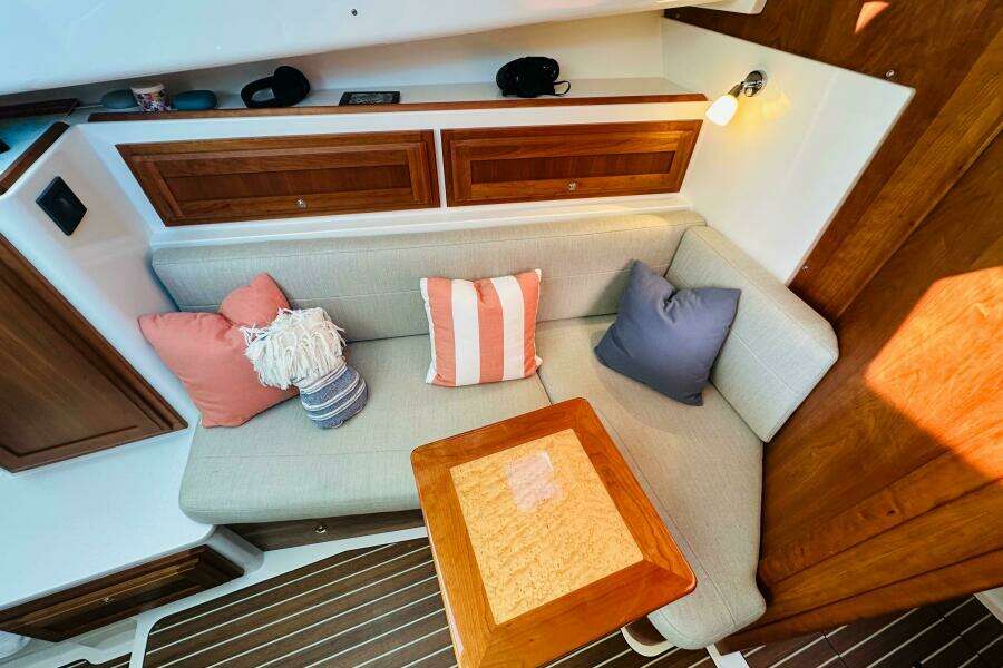 JOMO 39ft Back Cove Yacht For Sale