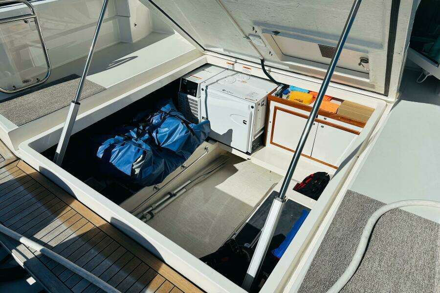 JOMO 39ft Back Cove Yacht For Sale