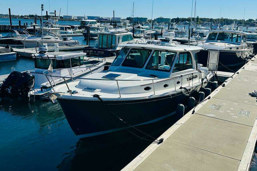 JOMO 39ft Back Cove Yacht For Sale