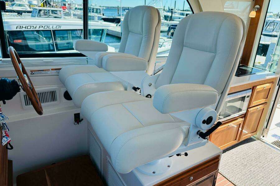 JOMO 39ft Back Cove Yacht For Sale