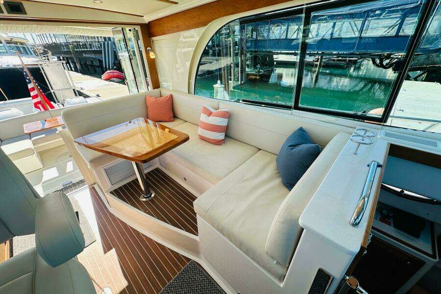 JOMO 39ft Back Cove Yacht For Sale