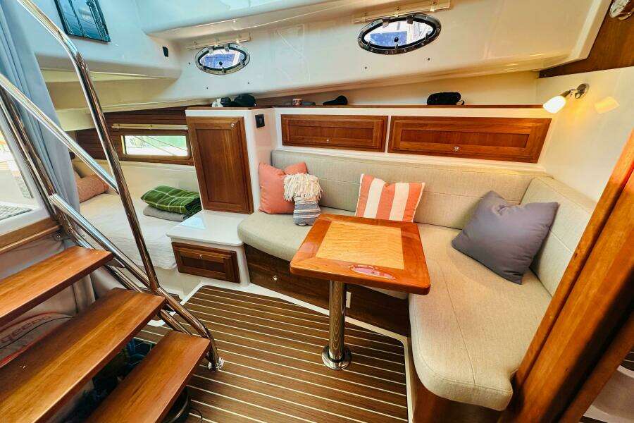 JOMO 39ft Back Cove Yacht For Sale