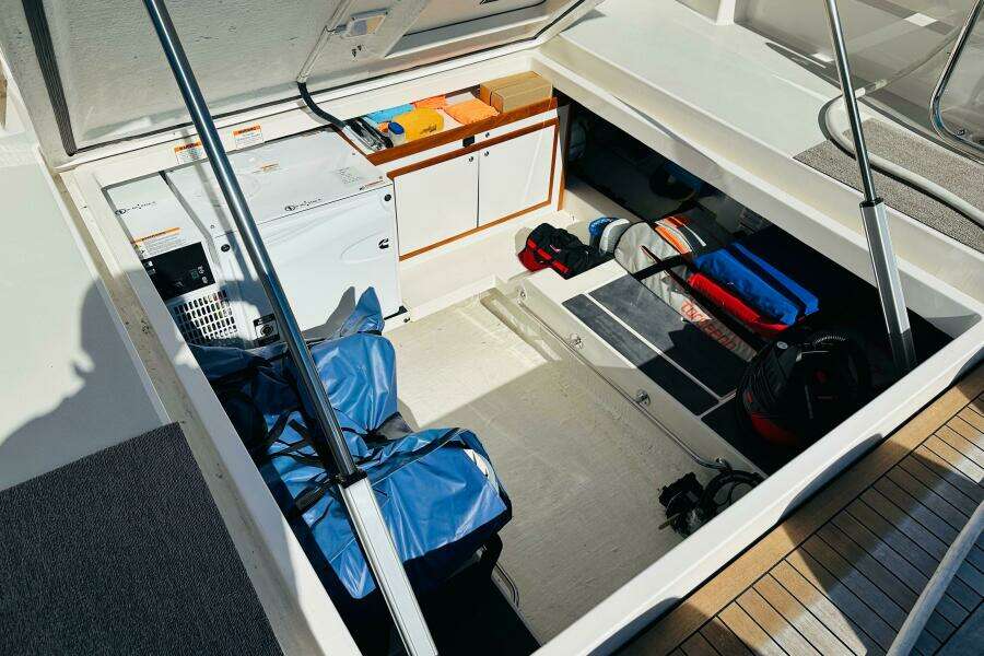 JOMO 39ft Back Cove Yacht For Sale