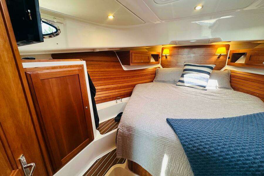 JOMO 39ft Back Cove Yacht For Sale