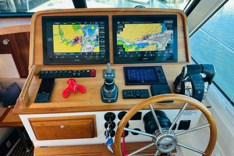 JOMO 39ft Back Cove Yacht For Sale