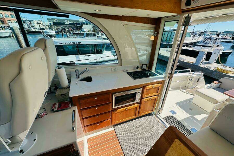 JOMO 39ft Back Cove Yacht For Sale