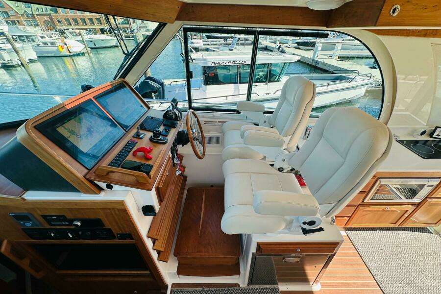 JOMO 39ft Back Cove Yacht For Sale