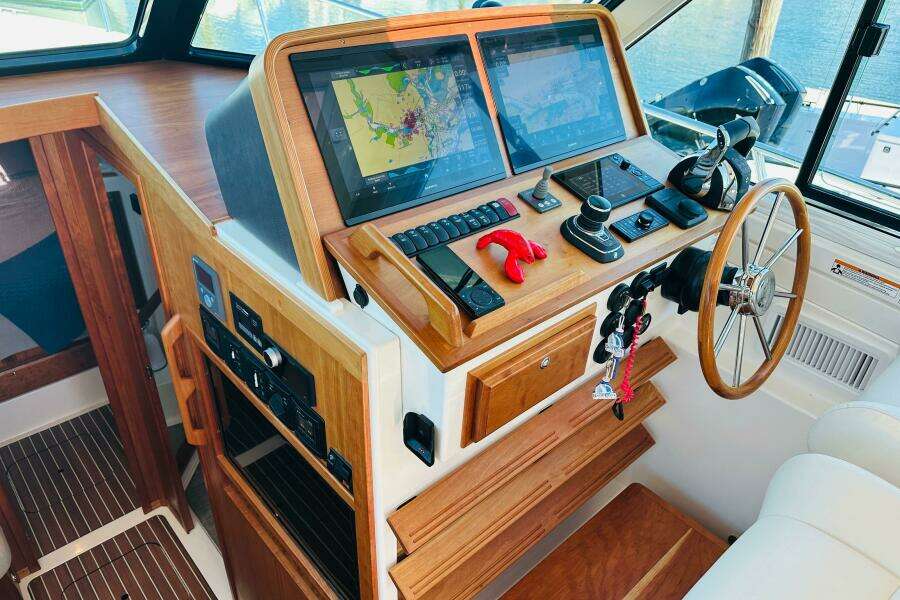 JOMO 39ft Back Cove Yacht For Sale