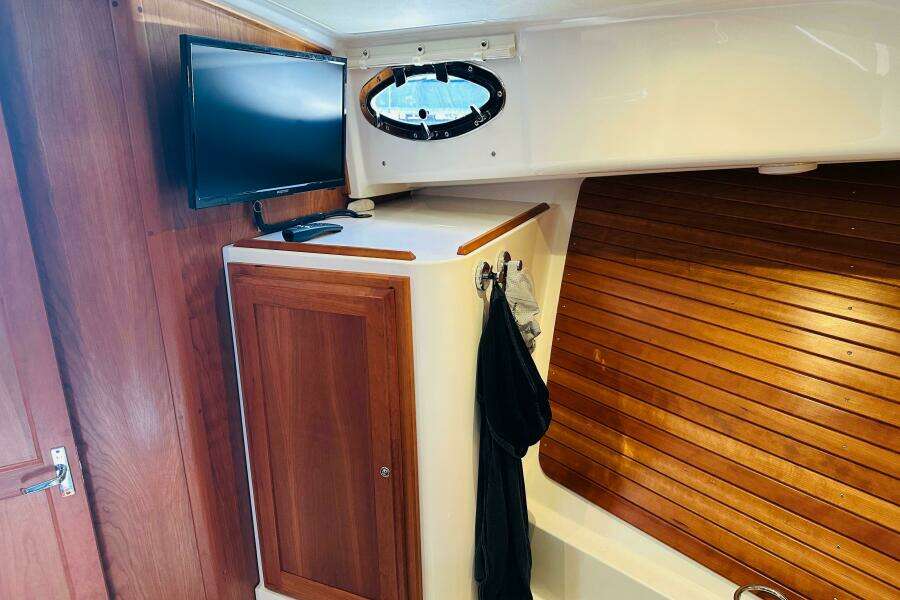 JOMO 39ft Back Cove Yacht For Sale