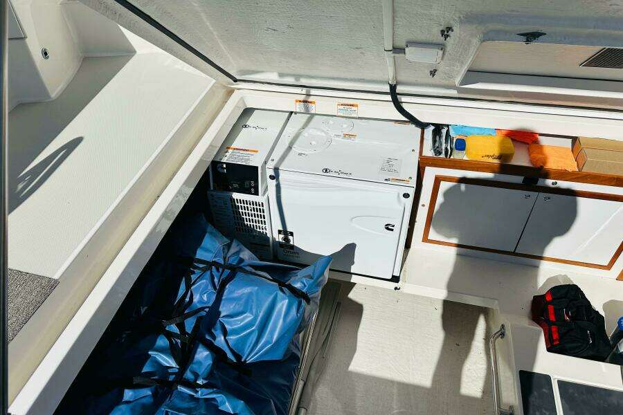 JOMO 39ft Back Cove Yacht For Sale