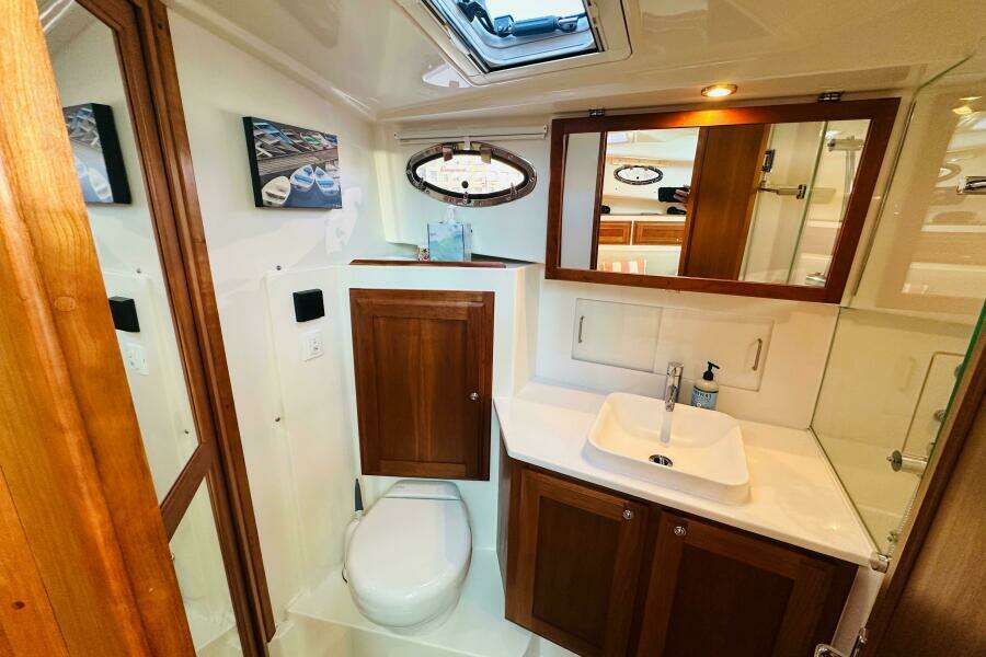 JOMO 39ft Back Cove Yacht For Sale