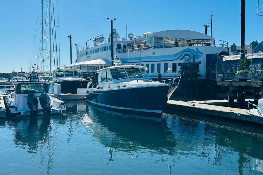 JOMO 39ft Back Cove Yacht For Sale