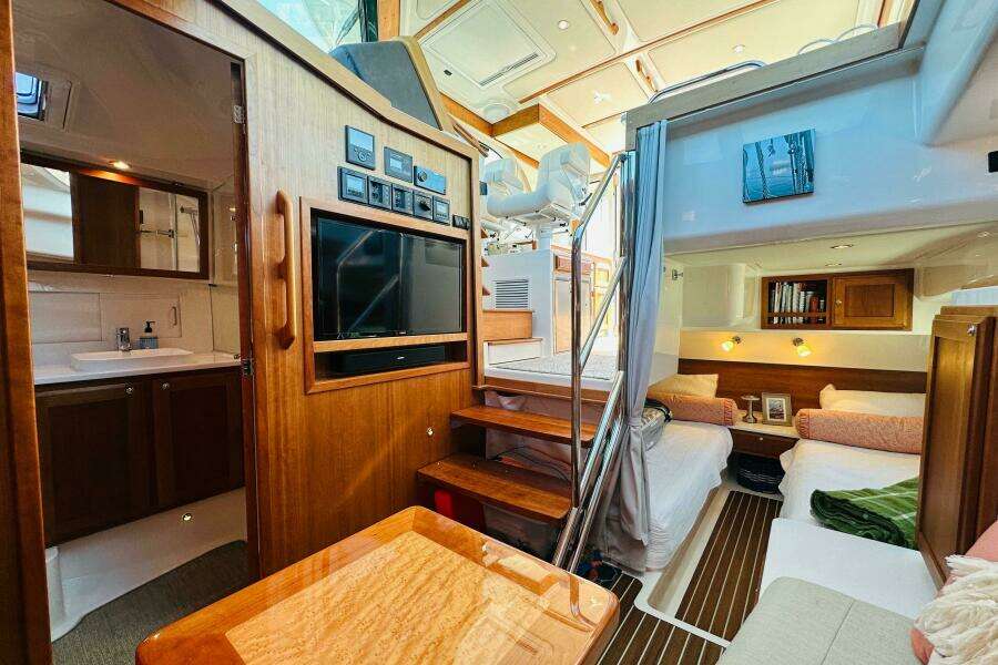 JOMO 39ft Back Cove Yacht For Sale