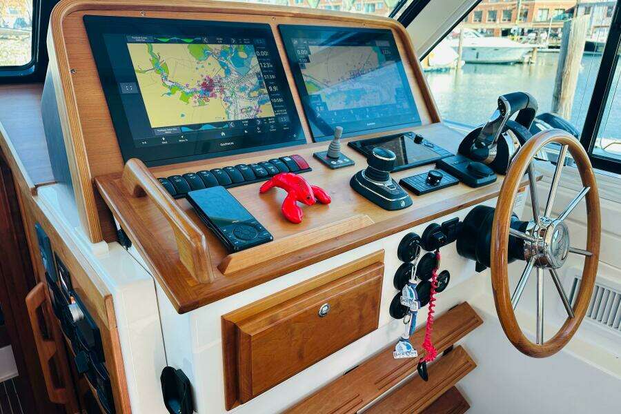 JOMO 39ft Back Cove Yacht For Sale