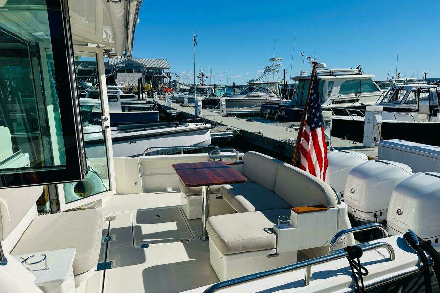 JOMO 39ft Back Cove Yacht For Sale