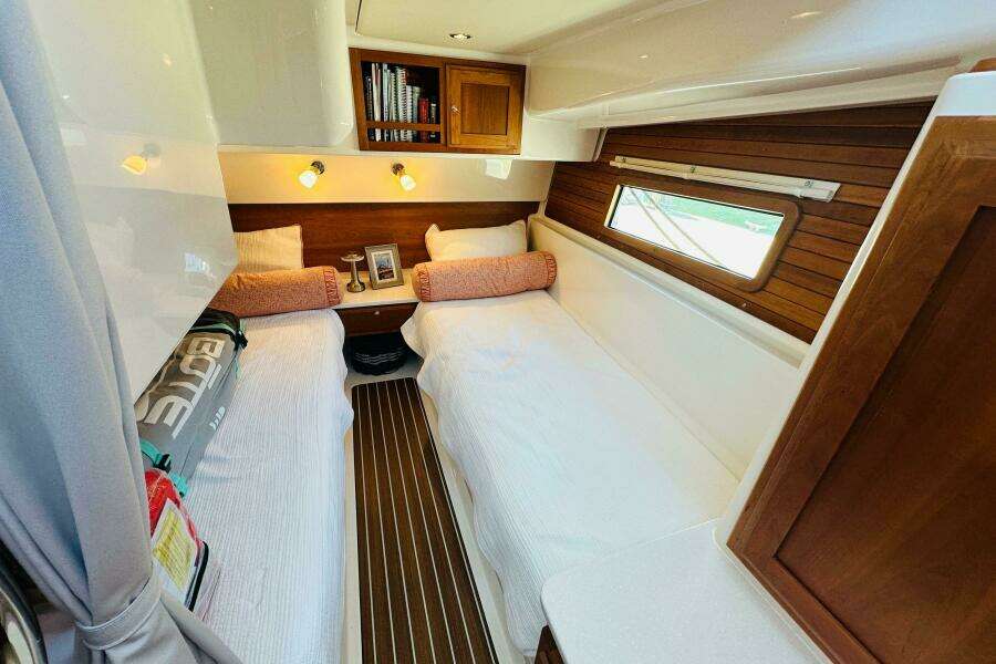 JOMO 39ft Back Cove Yacht For Sale