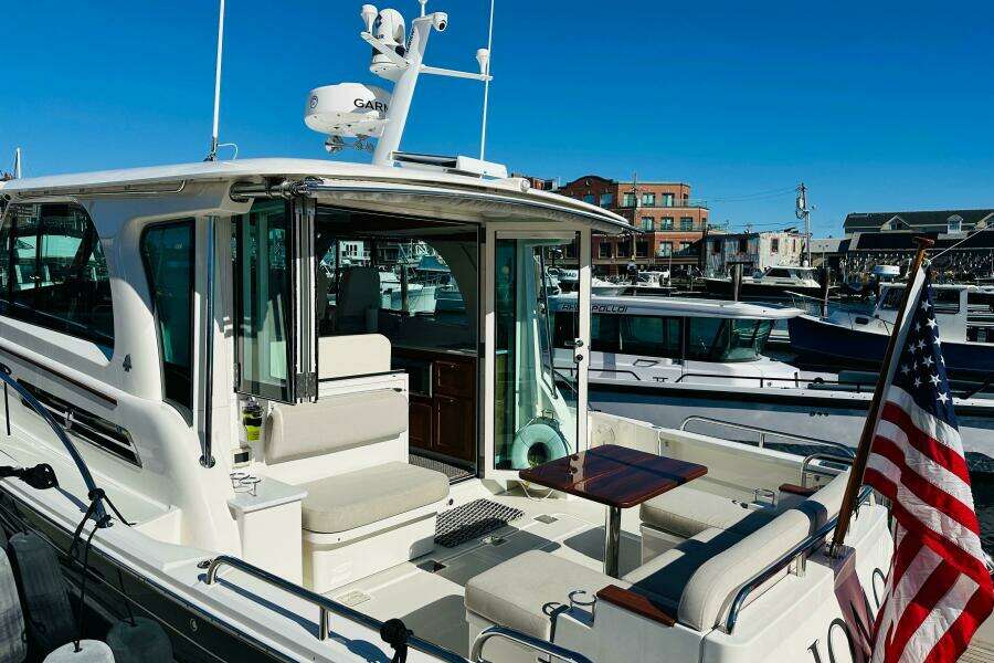 JOMO 39ft Back Cove Yacht For Sale