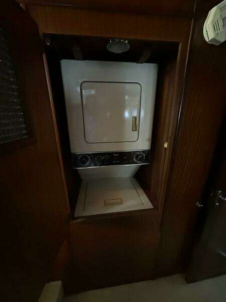 Summer Shack 48ft Hatteras Yacht For Sale