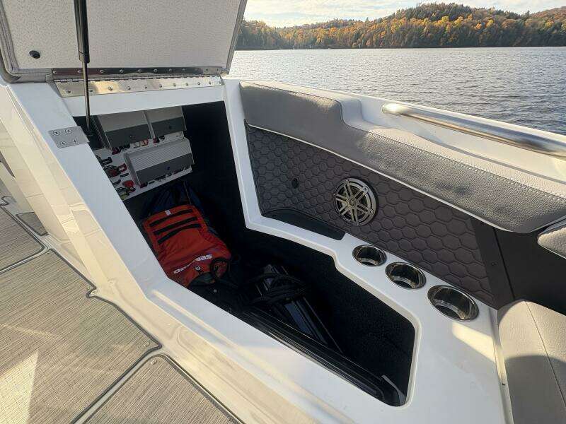 24ft Cobalt Yacht For Sale