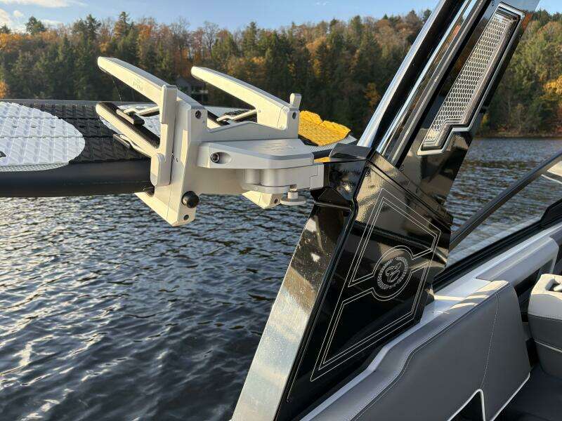 24ft Cobalt Yacht For Sale