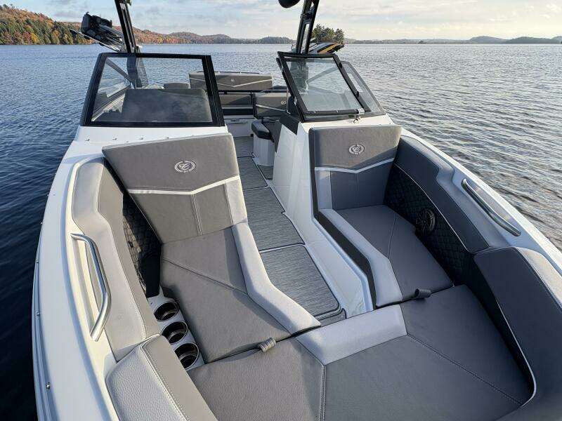 24ft Cobalt Yacht For Sale